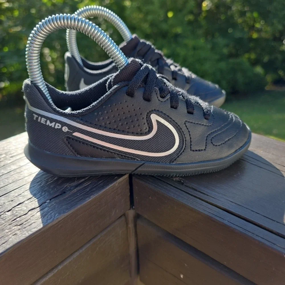 Nike Tiempo Legend Club Ic Black-Iron Grey Sz 10.5‎ C Girls VGC